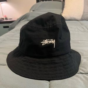 Stussy black bucket hat
